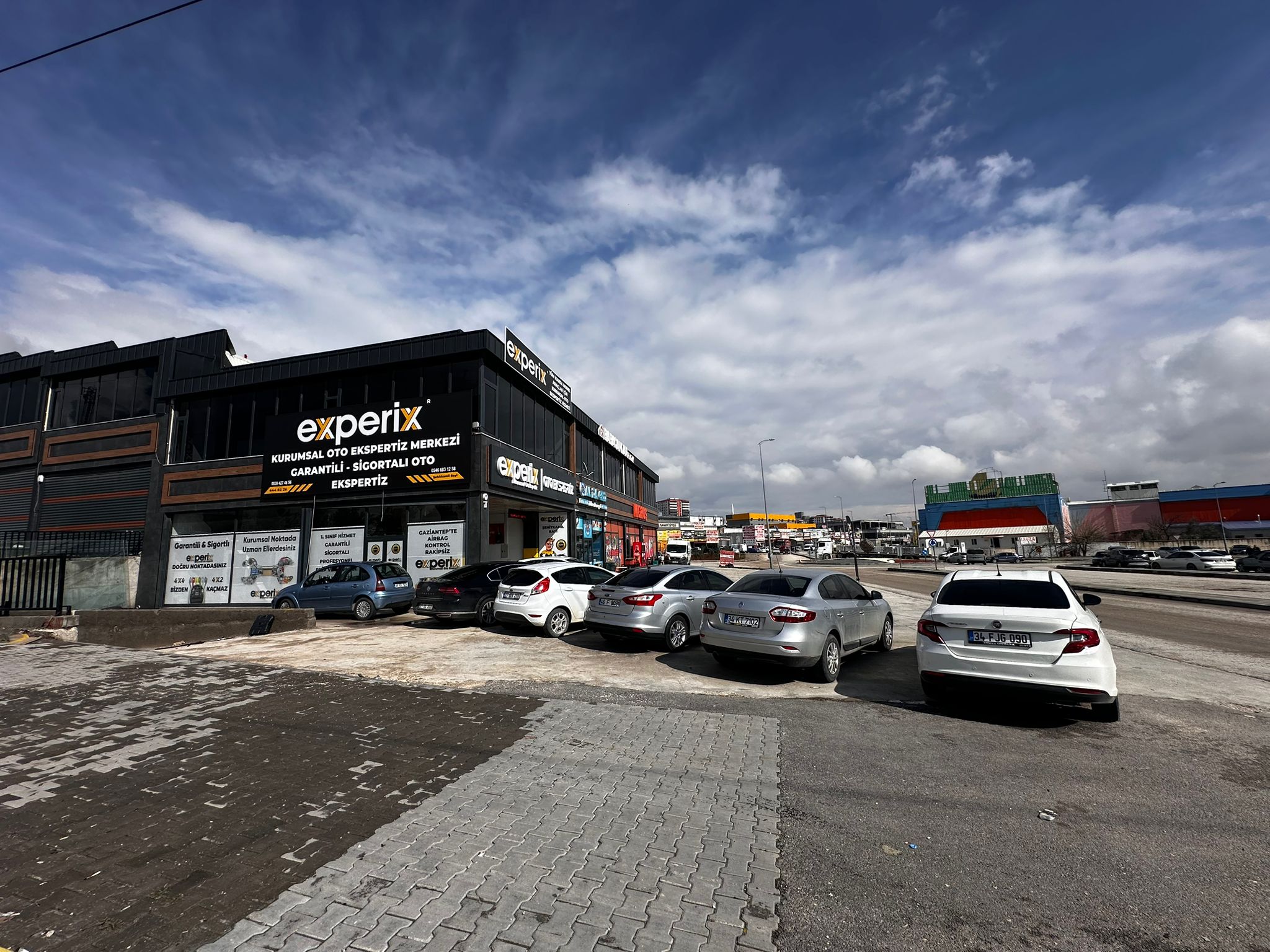 Experix Şehitkamil resepsiyon ve müşteri karşılama alanı
